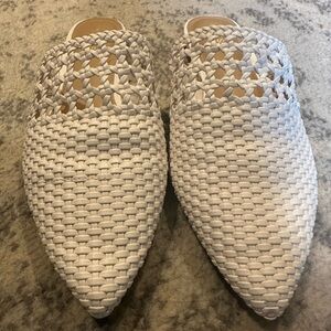 Pointed toe white wicker mules